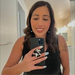 Meet your Posher, Alyssa